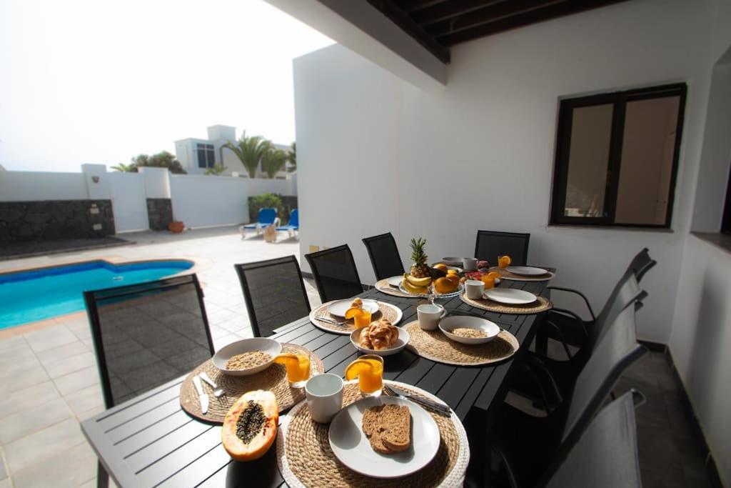 Casa Marlay Spacious, Heated Pool, Bbq & Fast Wi-Fi Only 15 Minutes Walk To Town Playa Blanca  Buitenkant foto