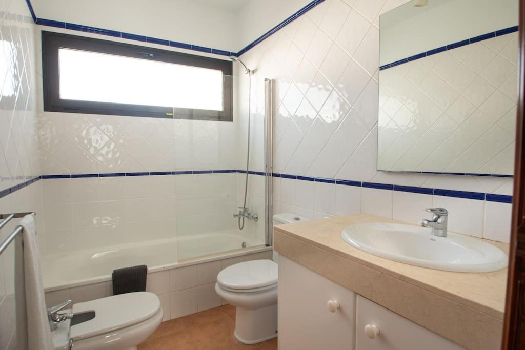 Casa Marlay Spacious, Heated Pool, Bbq & Fast Wi-Fi Only 15 Minutes Walk To Town Playa Blanca  Buitenkant foto