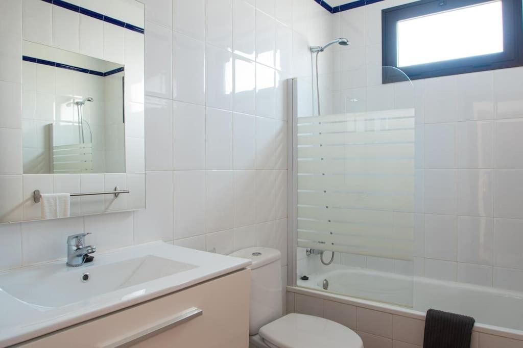 Casa Marlay Spacious, Heated Pool, Bbq & Fast Wi-Fi Only 15 Minutes Walk To Town Playa Blanca  Buitenkant foto