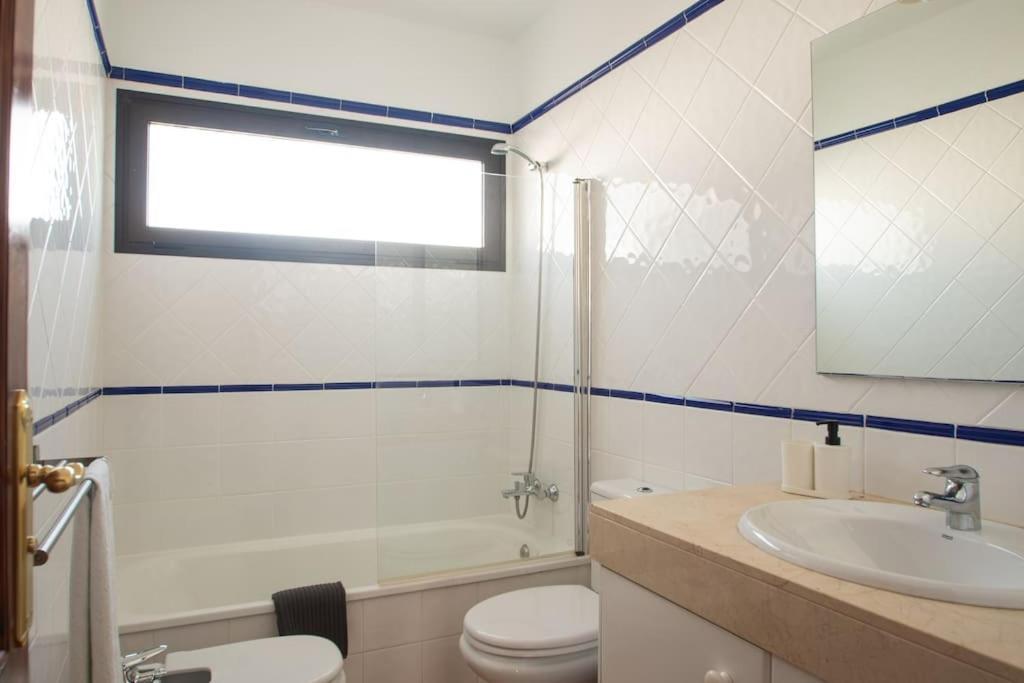 Casa Marlay Spacious, Heated Pool, Bbq & Fast Wi-Fi Only 15 Minutes Walk To Town Playa Blanca  Buitenkant foto